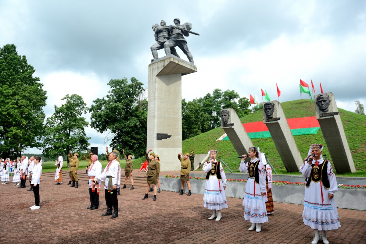 Наша память сильнее времени. Митинг, посвященный Дню Независимости Республики Беларусь, прошел в Бобруйском районе