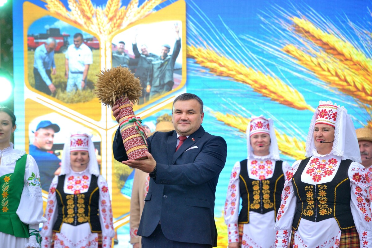 Посмотрите, как весело и с размахом отпраздновали «Дожинки» в Бобруйском районе