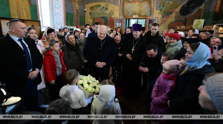 Курс на мир и созидание, плюсы “диктатуры” и признание в любви. Лукашенко в Рождество сказал о главном